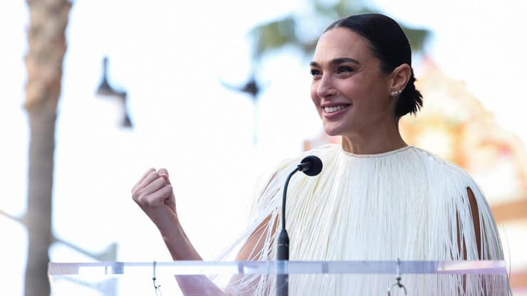 גל גדות מקבלת כוכב בשדרה ההוליוודית