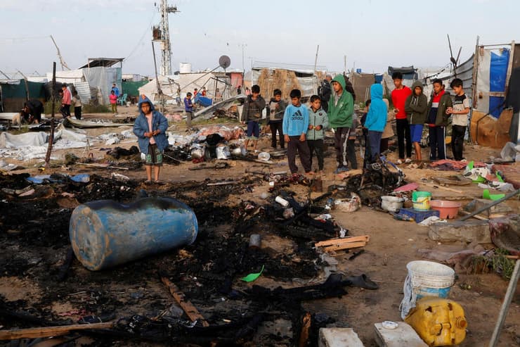 חאן יונס אחרי התקיפות (צילום: REUTERS/Hatem Khaled) חאן יונס