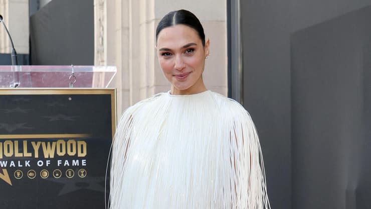 גל גדות מקבלת כוכב בשדרה ההוליוודית (צילום: GettyimaegsIL) גל גדות מקבלת כוכב בשדרה ההוליוודית