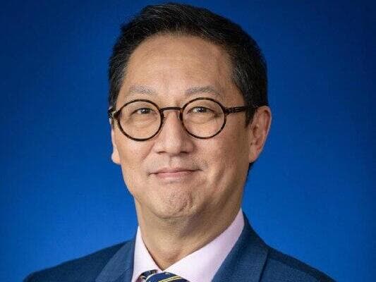 נשיא אוניברסיטת מישיגן, פרופ׳ סנטה אונו