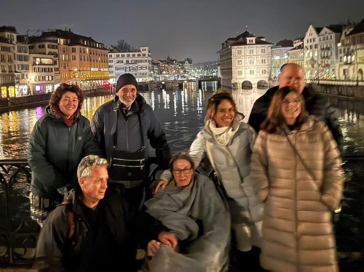 "השמענו לה את המוזיקה שהיא אוהבת, ובימים שלפני ישבנו וצחקנו המון, העלינו זיכרונות". המסע של צפרירה אל סוף החיים (צילום: שלומי וולפנר) המתת חסד של צפרירה מליסדורף בליווי רחלי רז בשווייץ