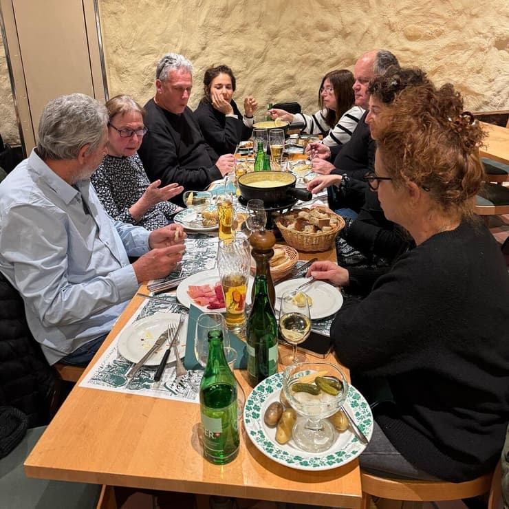 הסעודה האחרונה של צפרירה מליסדורף עם משפחתה (צילום: שלומי וולפנר) המתת חסד של צפרירה מליסדורף בליווי רחלי רז בשווייץ