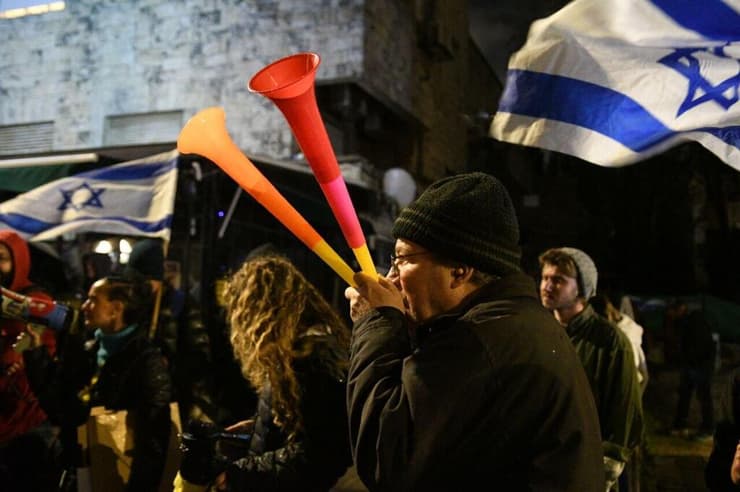 מחאה הפגנה ברחוב עזה מול מעון רה"מ בעקבות החזרה ללחימה בעזה ופיטורי ראש השב"כ