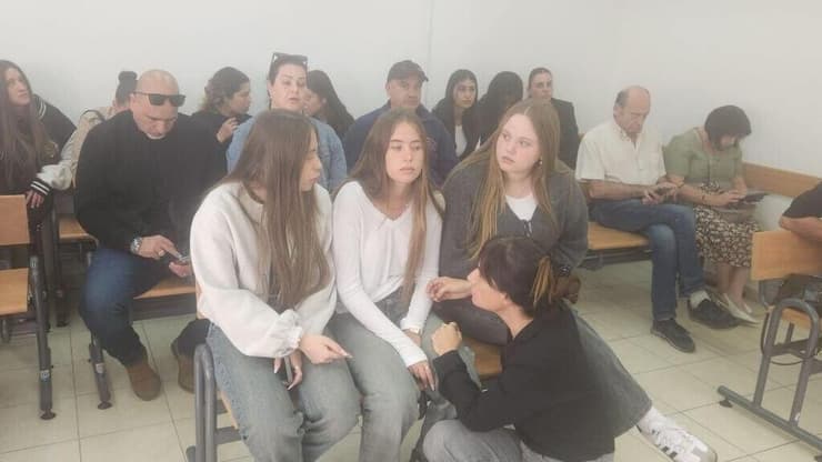 שלוש היתומות מאי, רומי ושיר אוחיון בבית המשפט שלוש היתומות מאי, רומי ושיר אוחיון בבית המשפט