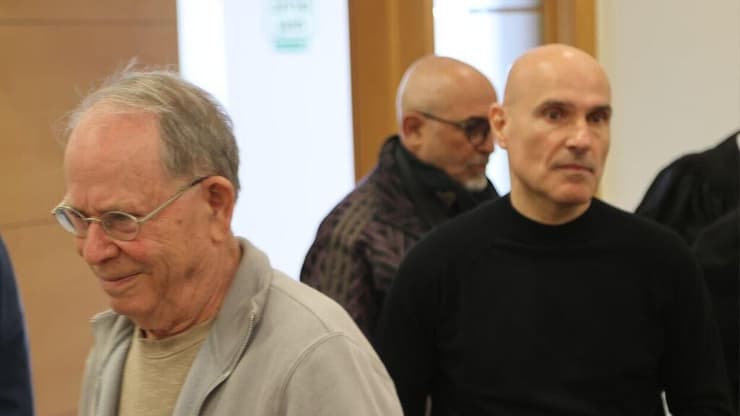 נוה בבית המשפט, לצד ברקאי (צילום: מוטי קמחי ) דיון בפרשת אפי נווה נגד הדס שטייף