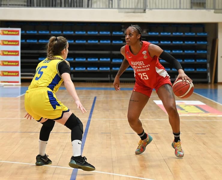 מיצ'ל מול סער במפגש הקודם בין שתי הקבוצות בליגה. מי תנצח הפעם? (צילום: ברני ארדוב, באדיבות מינהלת ליגת הנשים) מיצ'ל מול סער