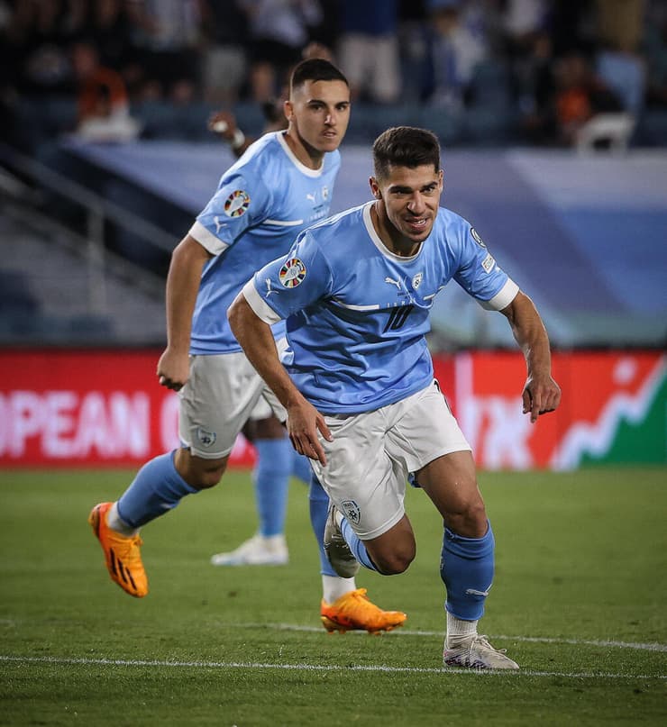 "הם צריכים לגרום לשחקנים שלידם להיות טובים יותר". מנור סולומון ואוסקר גלוך (צילום: עוז מועלם) מנור סולומון ואוסקר גלוך