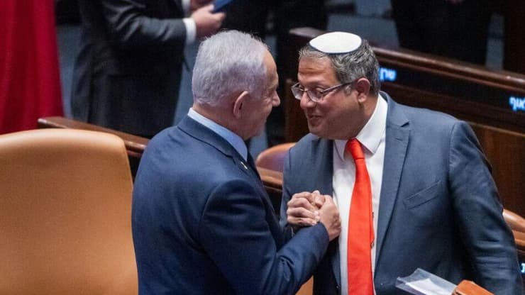 רה"מ בנימין נתניהו ואיתמר בן גביר במליאת הכנסת -  השבעתו של בן גביר לחזרה לממשלה