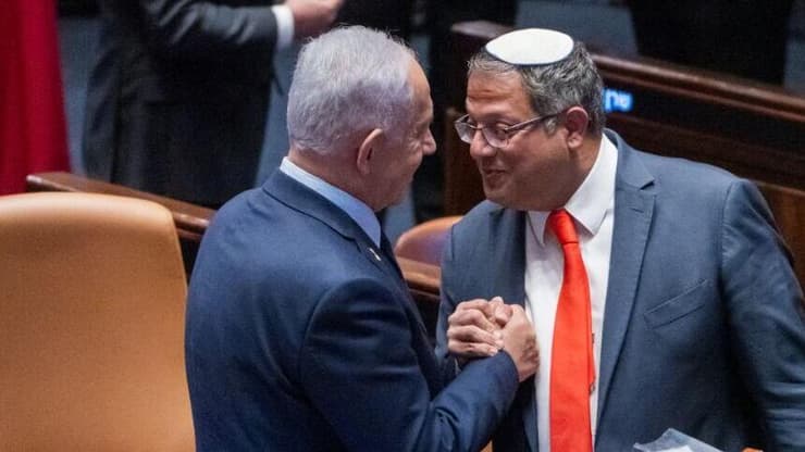 השר בן גביר ורה"מ נתניהו (צילום: שלו שלום ) רה"מ בנימין נתניהו ואיתמר בן גביר במליאת הכנסת - השבעתו של בן גביר לחזרה לממשלה