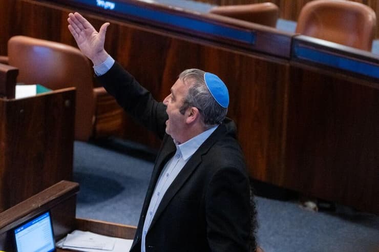 ח"כ גלעד קריב צועק לעברו של בן גביר במהלך המליאה בזמן השבעתו לחזרה לממשלה