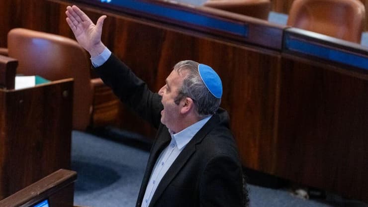 ח"כ גלעד קריב צועק לעברו של בן גביר במהלך המליאה בזמן השבעתו לחזרה לממשלה