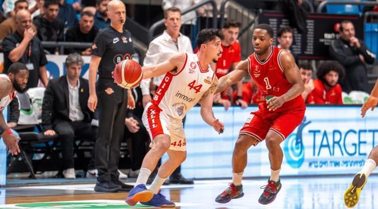 ניב משגב מול ג'ו רגלנד (רועי כפיר) ניב משגב מול ג'ו רגלנד