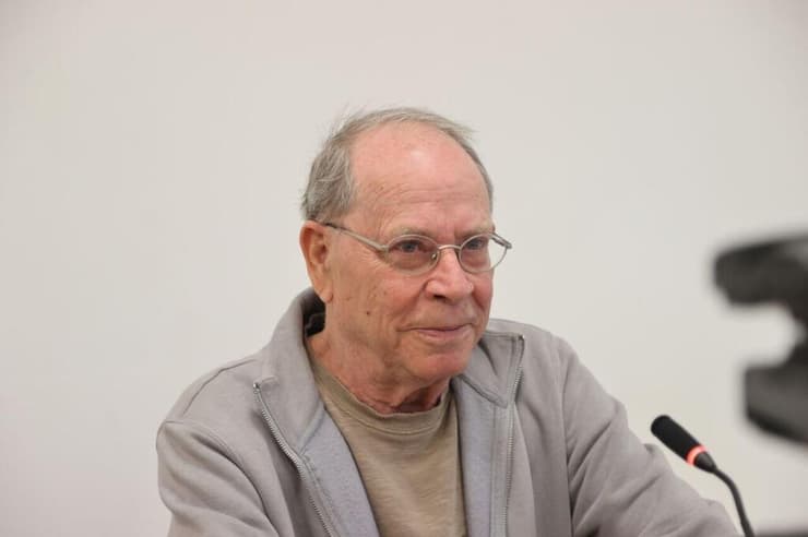 עדות רזי ברקאי בפרשת אפי נווה נגד הדס שטייף (צילום: מוטי קמחי ) עדות רזי ברקאי בפרשת אפי נווה נגד הדס שטייף