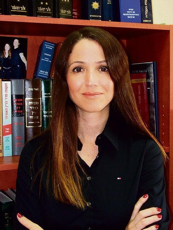 עו"ד נילי שץ