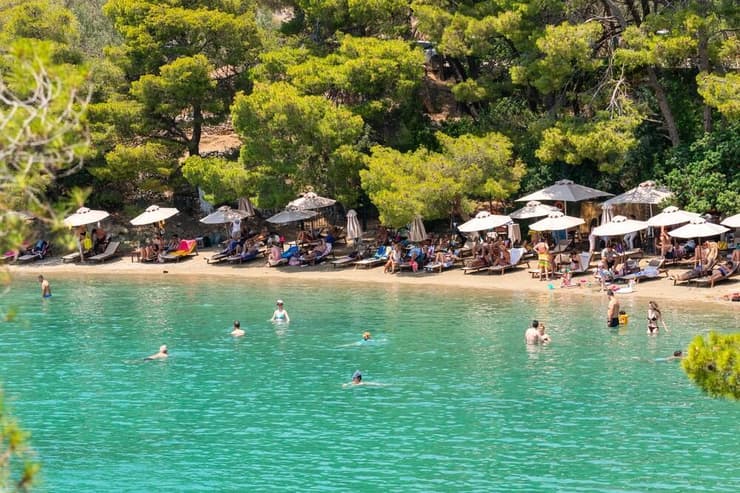 "מפרץ האהבה" בפורוס (צילום: Bill Anastasiou / shutterstock) "מפרץ האהבה" בפורוס