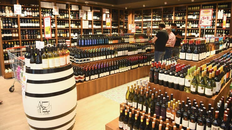 מחלקת יין מקצועית (צילום: משה אלנקווה) מחלקת יין מקצועית