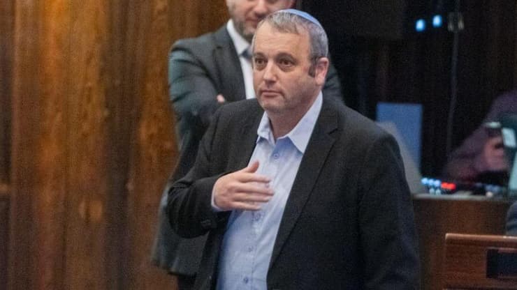 ח"כ גלעד קריב צועק לעברו של בן גביר במהלך המליאה בזמן השבעתו לחזרה לממשלה