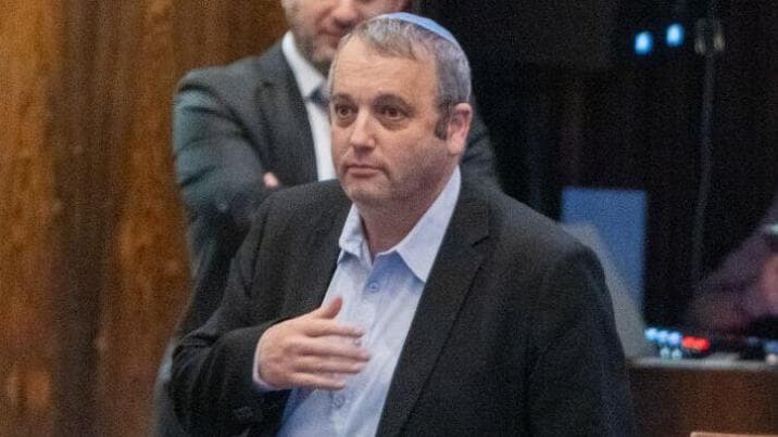 ח"כ גלעד קריב צועק לעברו של בן גביר במהלך המליאה בזמן השבעתו לחזרה לממשלה