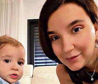 "בכל המעונות אין מקום". חן סיטון ובנה yk14303011