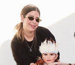 "הכריחו אותנו לחזור לעיר". נופר אלון עם בנה yk14303014