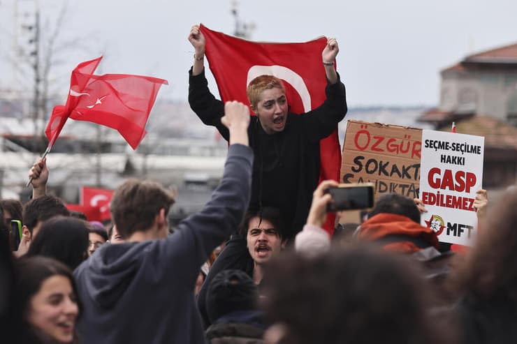 טורקיה איסטנבול מפגינים תומכי אכרם אימאמאולו ראש העיר ש נעצר 