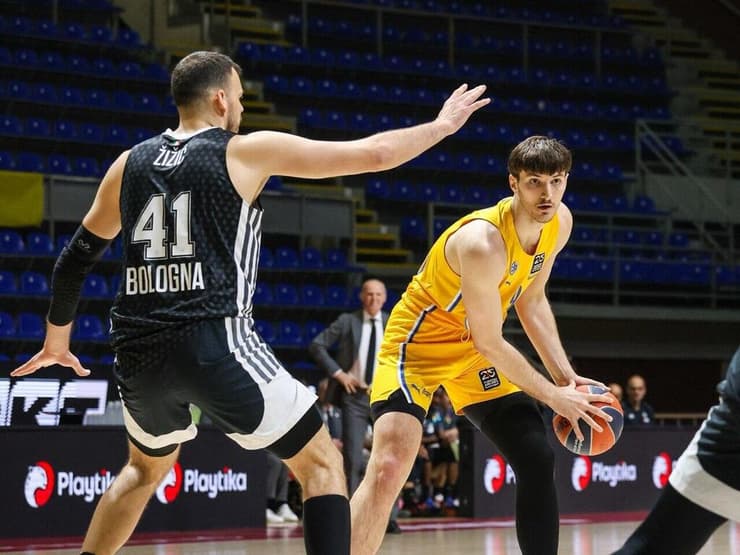 ביום ראשון הפועל חולון מחכה. סורקין (צילום: דראגן טשיץ') שחקן מכבי ת"א רומן סורקין