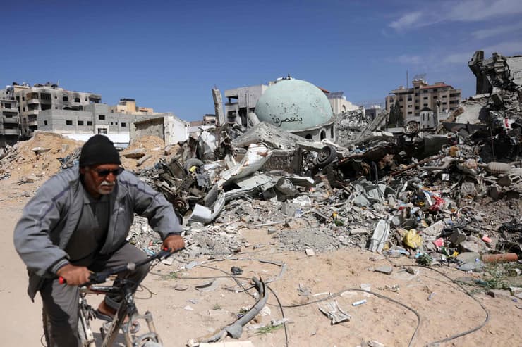 הרס ברצועה בעקבות התקיפות השבוע (צילום: BASHAR TALEB / AFP) מסגד אבו הנוד בבית לאהיא לאחר תקיפות חיל האוויר