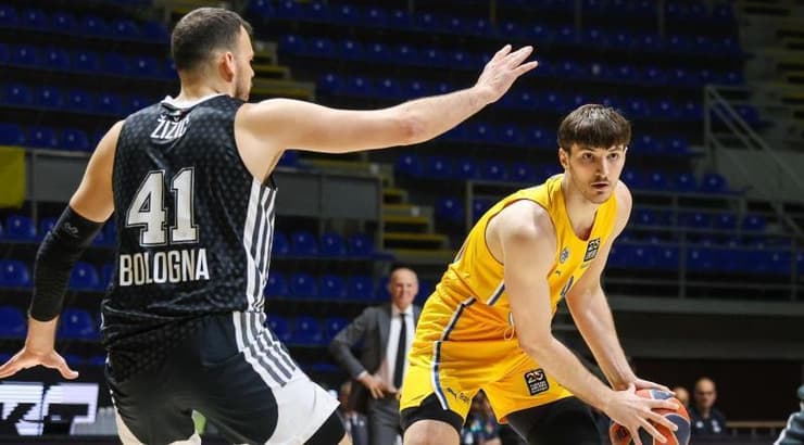 רומן סורקין עם הכדור (דראגן טשיץ') רומן סורקין עם הכדור