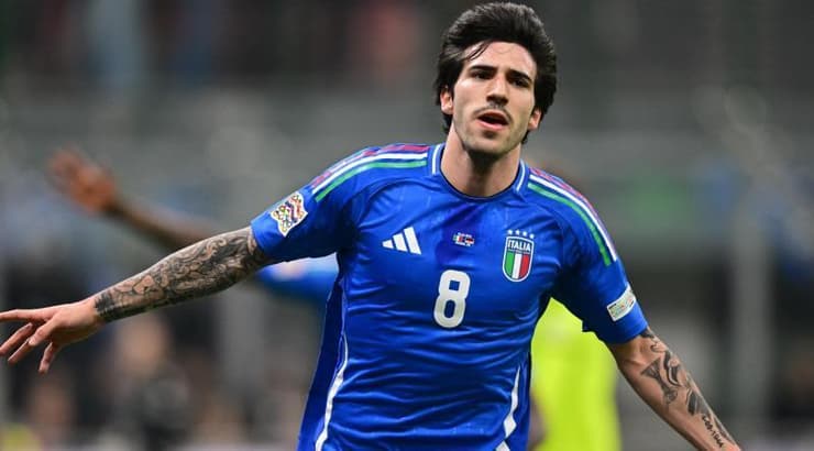 סנדרו טונאלי בעננים (רויטרס) סנדרו טונאלי בעננים