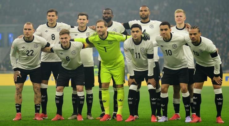 שחקני נבחרת גרמניה בפתיחה (רויטרס) שחקני נבחרת גרמניה בפתיחה