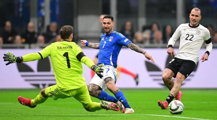 מטאו פוליטאנו מעביר כדור רוחב שהסתיים בשער (רויטרס) מטאו פוליטאנו מעביר כדור רוחב שהסתיים בשער