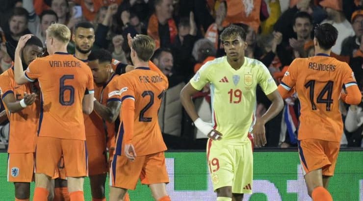 שחקני הולנד חוגגים (רויטרס) שחקני הולנד חוגגים