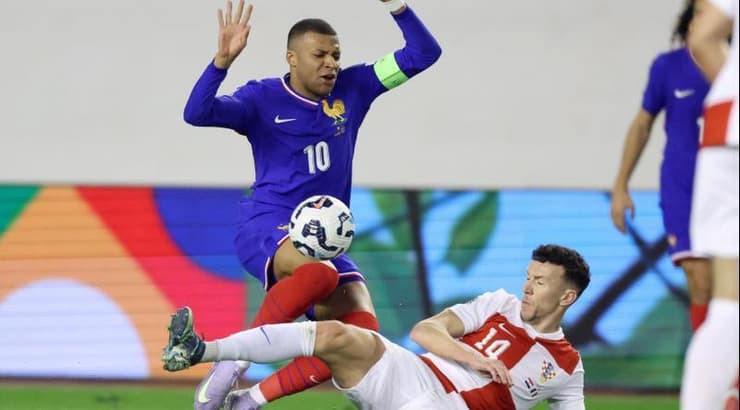 איבן פרישיץ' מתקל את קיליאן אמבפה (רויטרס) איבן פרישיץ' מתקל את קיליאן אמבפה