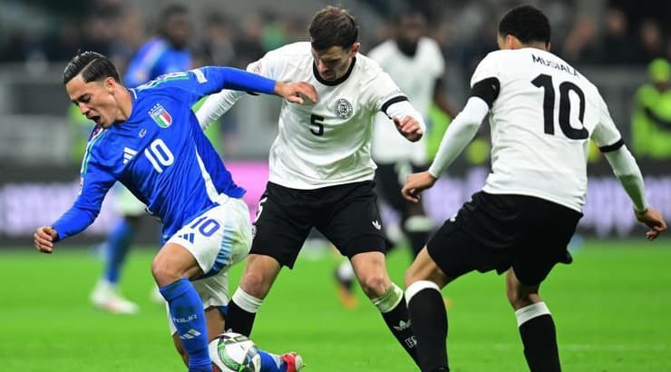 פסקל גרוס במאבק עם גיאקומו ראספדורי (רויטרס) פסקל גרוס במאבק עם גיאקומו ראספדורי