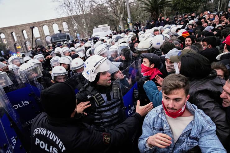 טורקיה איסטנבול עימותים שוטרים מפגינים תומכי אכרם אימאמאולו ראש העיר ש נעצר