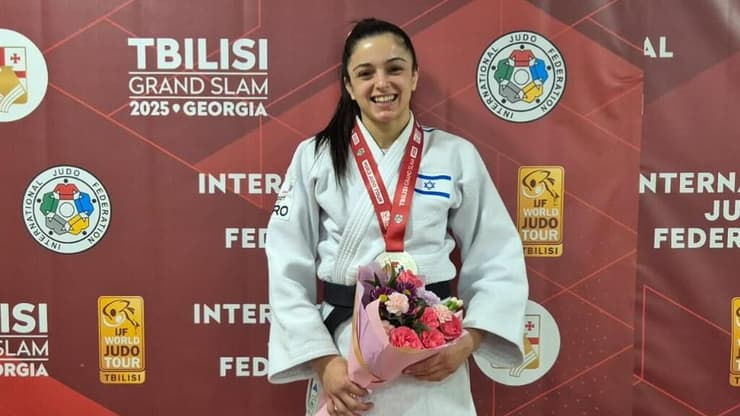 הג'ודאית הישראלית גפן פרימו עם מדליית הכסף בגראנד סלאם טביליסי