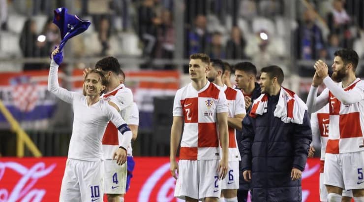 לוקה מודריץ' חוגג עם הקהל (רויטרס) לוקה מודריץ' חוגג עם הקהל