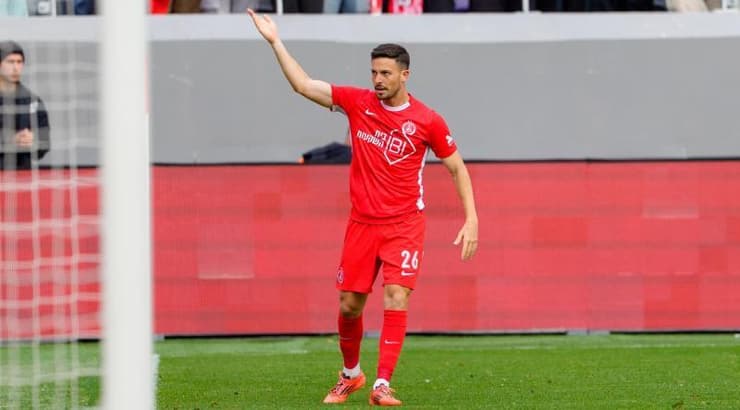 לירן רוטמן מקפיץ את האוהדים (רועי כפיר) לירן רוטמן מקפיץ את האוהדים