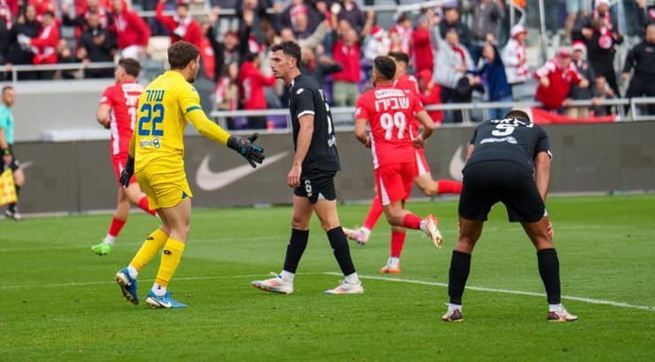 שחקני הפועל עפולה מאוכזבים (רועי כפיר) שחקני הפועל עפולה מאוכזבים