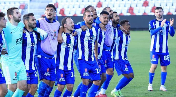 שחקני הפועל פתח תקווה חוגגים (חג'אג' רחאל) שחקני הפועל פתח תקווה חוגגים