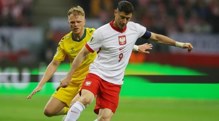 רוברט לבנדובסקי בפעולה (רויטרס) רוברט לבנדובסקי בפעולה