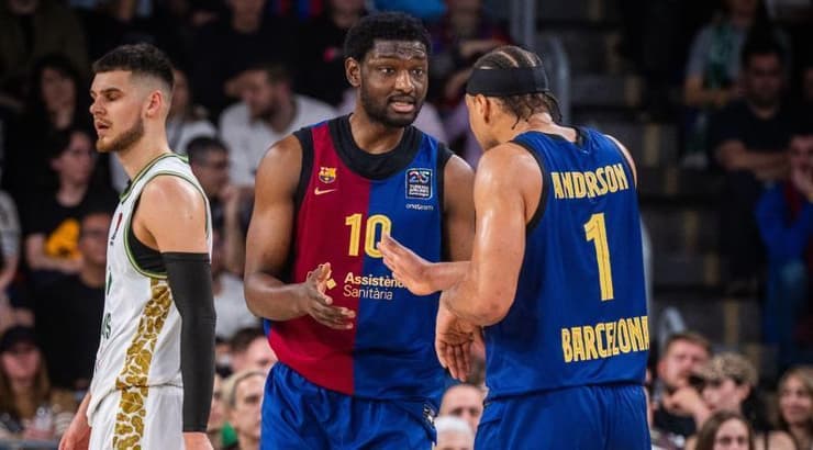 שחקני ברצלונה (האתר הרשמי של ברצלונה) שחקני ברצלונה