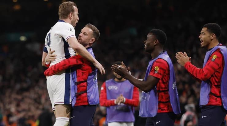 שחקני אנגליה בעננים (רויטרס) שחקני אנגליה בעננים