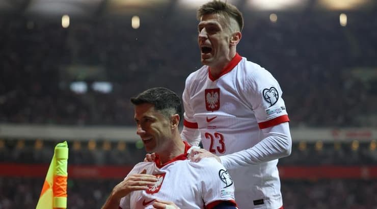 רוברט לבנדובסקי חוגג (רויטרס) רוברט לבנדובסקי חוגג