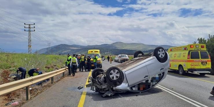 תאונת דרכים בין 2 כלי רכב פרטיים בכביש 71 בסמוך למחלף נבות במרחב גלבוע