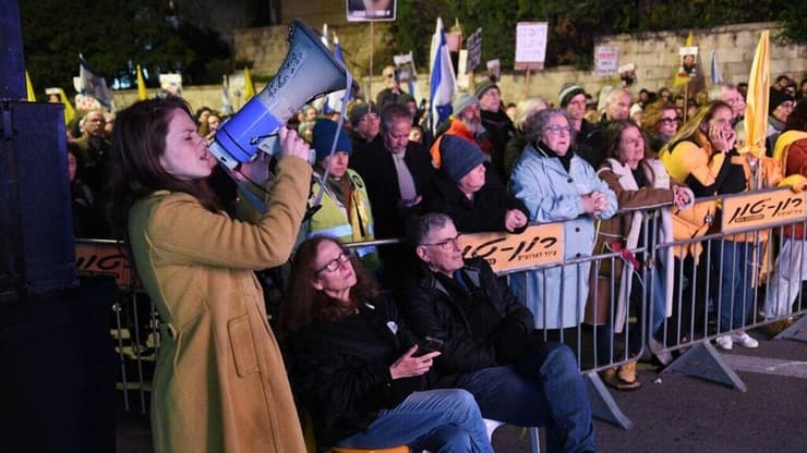 צעדה מכיכר ציון לכיכר פריז בירושלים במחאה נגד הממשלה ולהחזרת החטופים