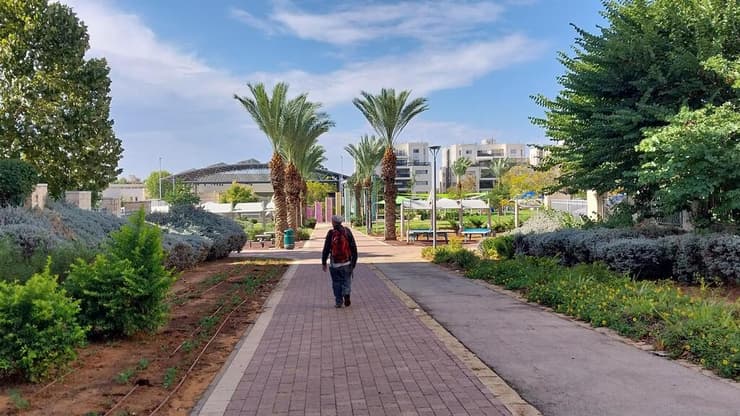 הפארק בשכונת כרמים בשוהם, חלק מ"שביל ישראל" כעת (צילום: איציק בן דב, החברה להגנת הטבע) הפארק בשכונת כרמים בשוהם, חלק מ"שביל ישראל" כעת