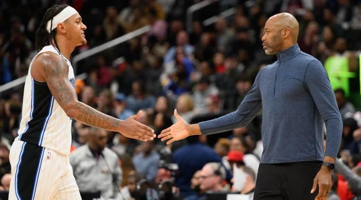 פאולו בנקרו וג'מאל מוסלי מרוצים (רויטרס) פאולו בנקרו וג'מאל מוסלי מרוצים