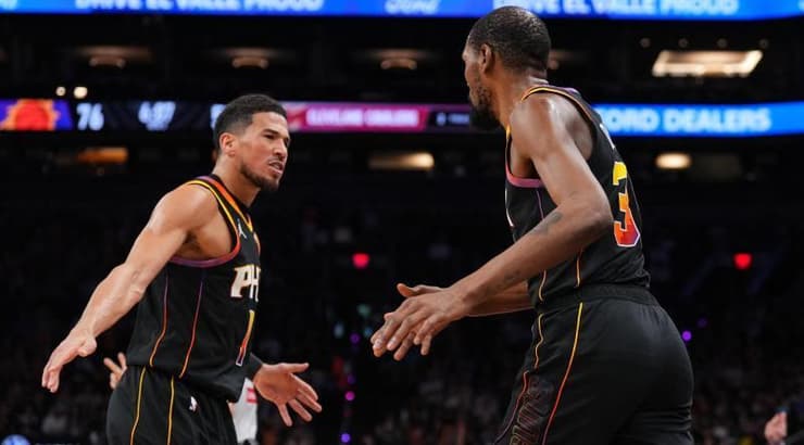 קווין דוראנט ודווין בוקר בעננים (רויטרס) קווין דוראנט ודווין בוקר בעננים