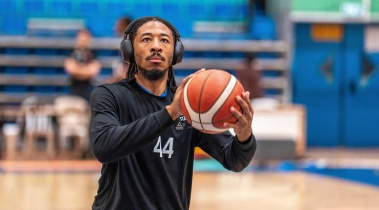 אלייז'ה סטיוארט (רועי כפיר) אלייז'ה סטיוארט